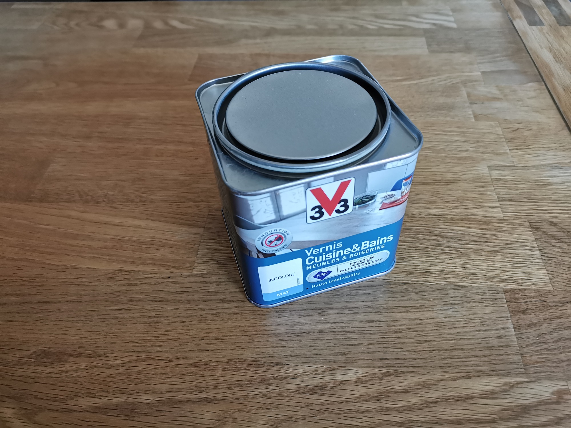 Comment protéger une table en bois brut ? - Un coin chez soi